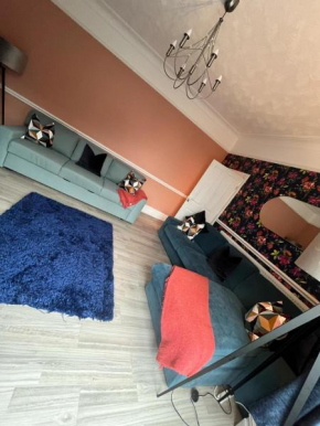 Stunning 3 bedroom Spacious Home 4 minutes to Beach